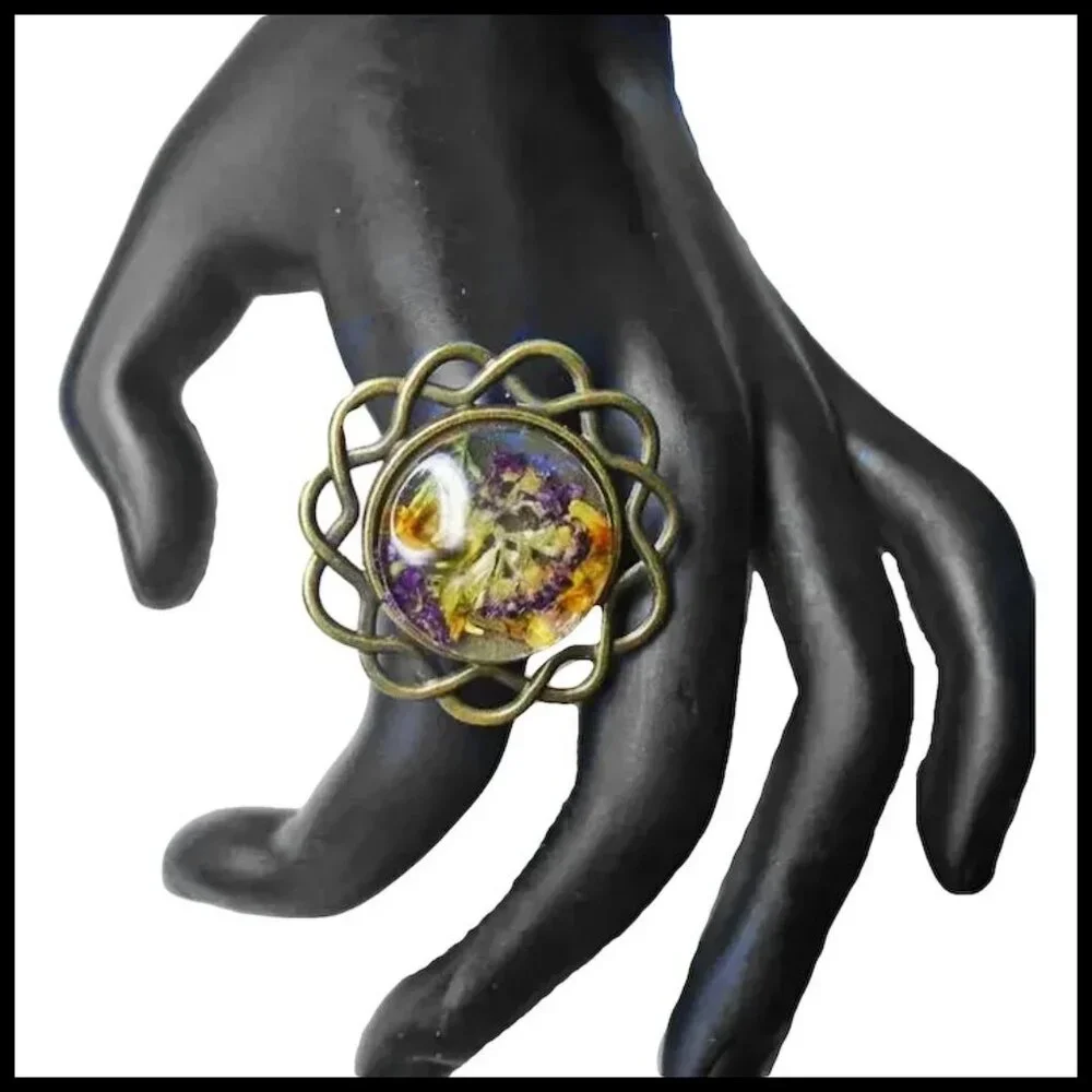 Statement Ring with Dried Flowers, Fun Cottagecore Style One of a Kind OOAK - Picture 4 of 10